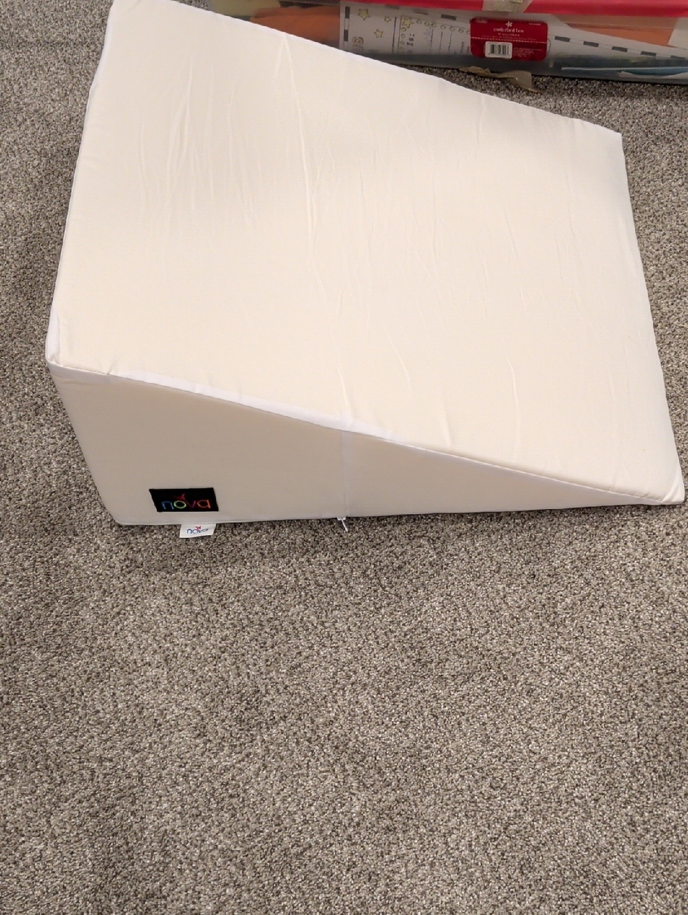 Nova Cream Foam Wedge Pillow
